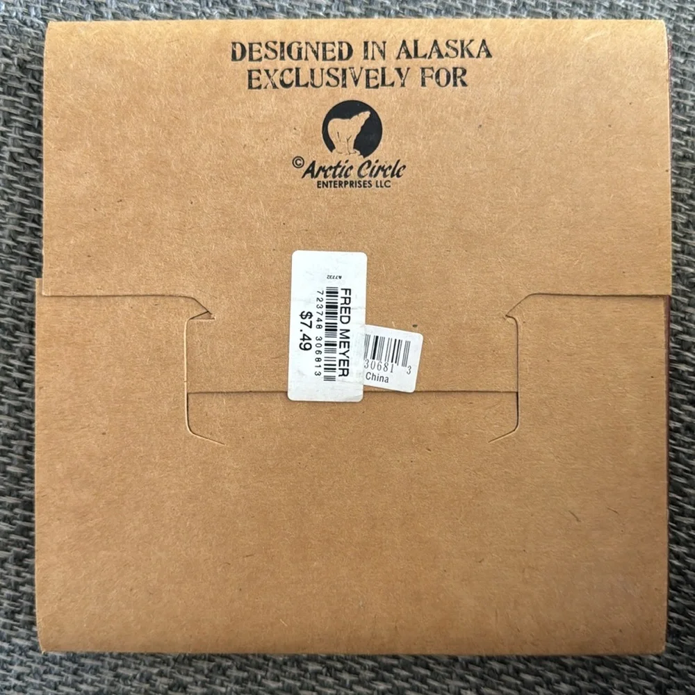NWT Alaskan Ceramic Trivet 6x6 in packaging home decor hang wall gift